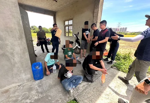 廢棄空屋淪毒窟 竹北警緝獲6男起出槍毒
