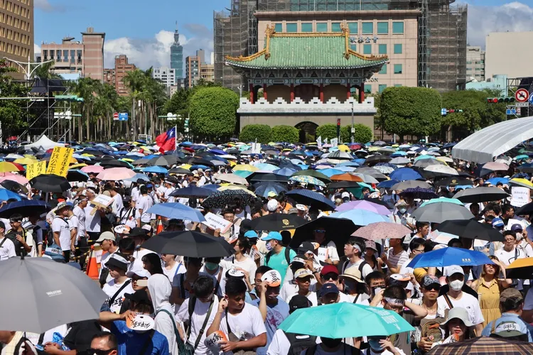 現場人潮達上萬人。林林攝