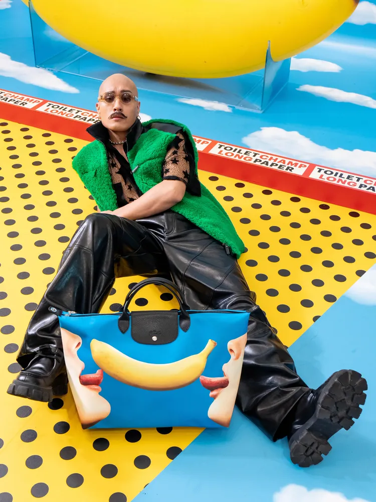 黃宣是《TOILETPAPER》雜誌的忠實粉絲，今特因應活動主題「長」出一撇小鬍子。品牌提供