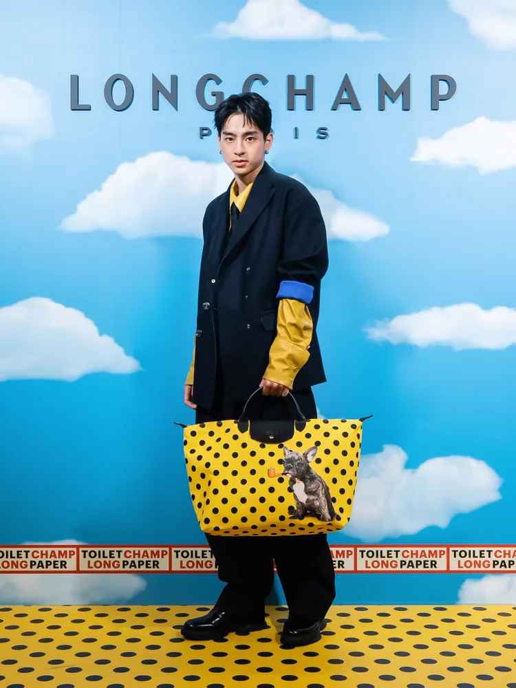 近來因參與好萊塢製作影集《西遊ABC》備受關注的劉敬，為LONGCHAMP獻出時尚活動初體驗。品牌提供