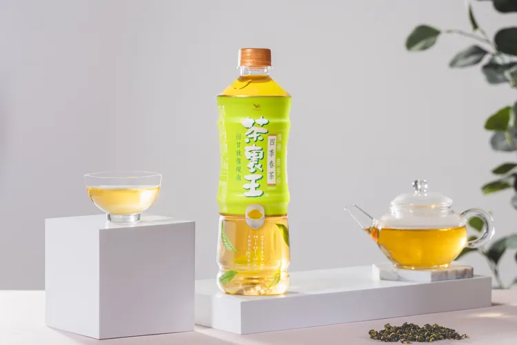 茶裏王四季春茶以經典的「單細胞生茶萃取技術」，並搭配「低溫萃茶技術」使得茶葉中的甘味物質—胺基酸不被破壞，呈現四季春茶最真實的清香韻味。茶裏王提供