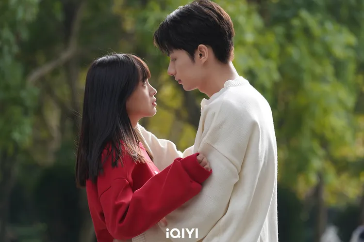 文俊輝（右）搭檔新晉小花張淼怡。愛奇藝國際站提供