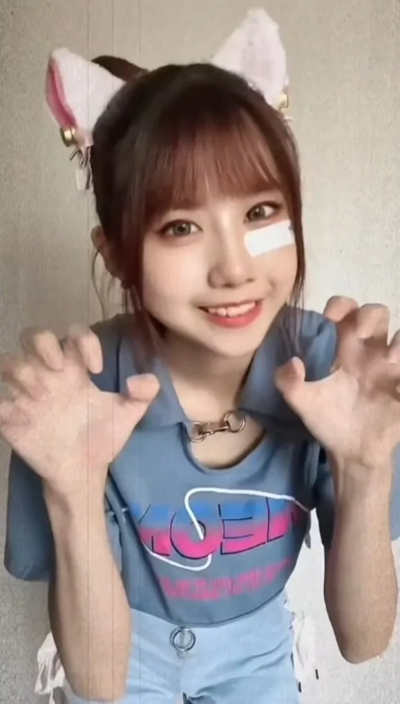 今日打扮小野貓系。抖音@_acid_acid33.10 提供