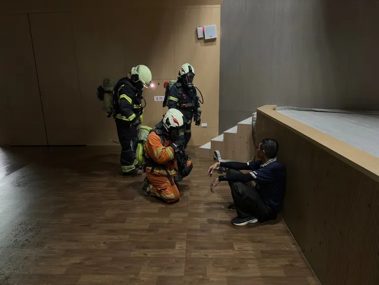 展館救生演練。茄苳分隊提供