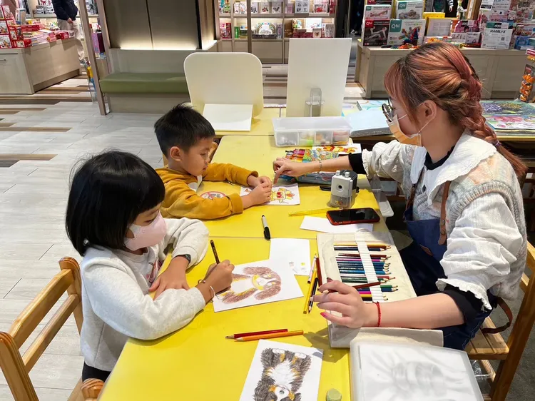 誠品行旅FUN松一夏體驗包，可體驗禾荳荳美術館的繪畫創作。誠品行旅提供