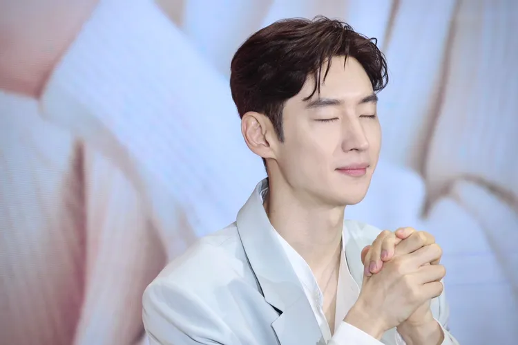 李帝勳後天生日，緊握雙手祈禱找到真命天女。林林攝