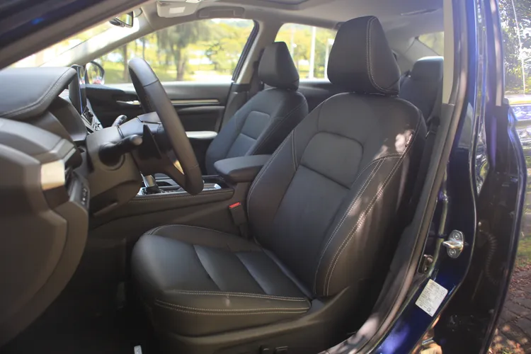 零重力紓壓座椅透過厚實且具相當彈性的泡棉設定，讓身體接觸面獲得壓力釋放的同時，針對重點部位也能適時強化支撐。林浩昇攝