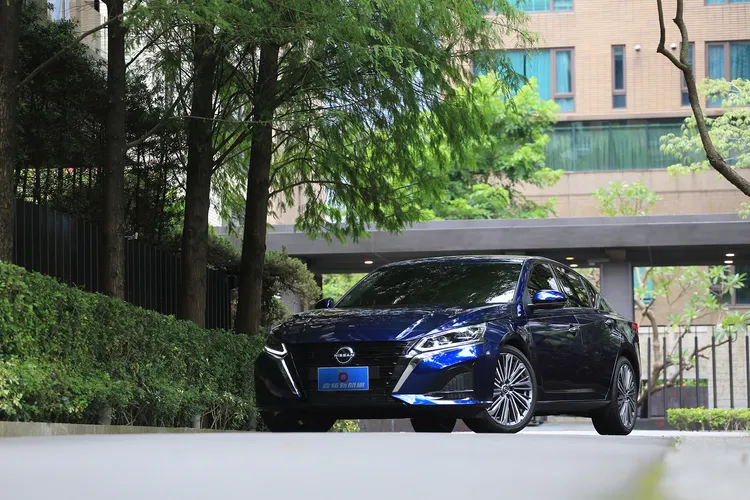 在隨處可見休旅車的環境中，一輛如同NISSAN ALTIMA外型優美、科技滿檔的美型性能房車，反而成為不跟隨主流價值的個性化選項之一。林浩昇攝