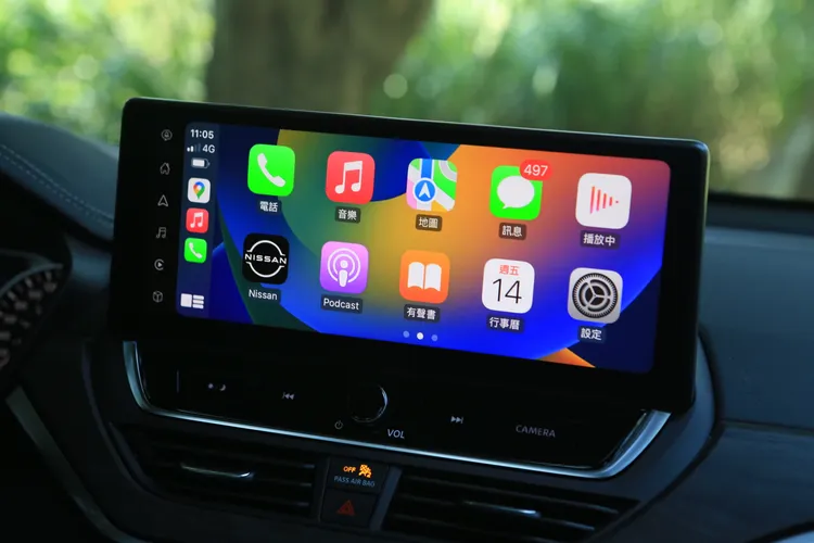 原廠也同步將無線Apple CarPlay及無線Android Auto加入到陣容之中，並且搭配排檔桿前方的無線充電面板。林浩昇攝
