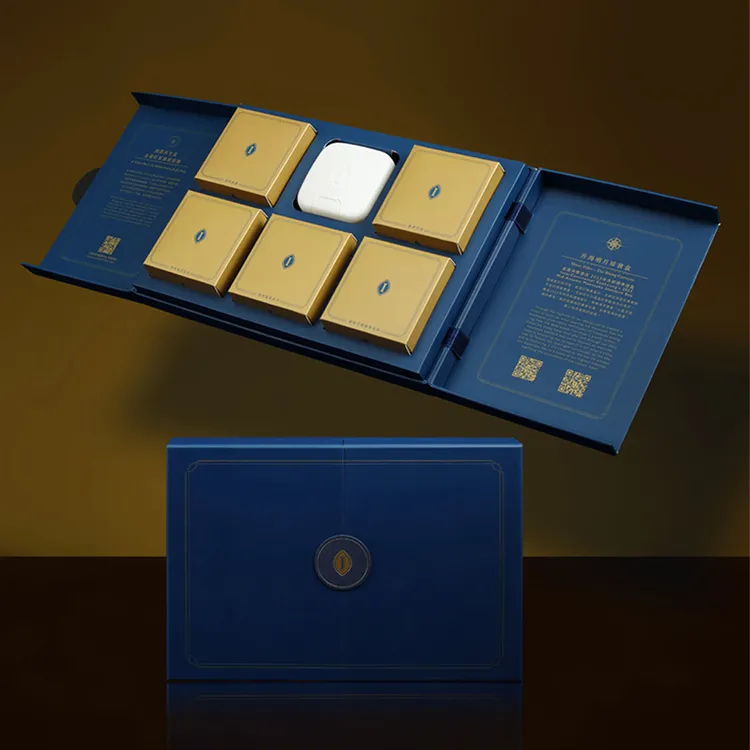 高雄洲際酒店2023中秋月餅禮盒，標準款「升海明月．珍寶盒」每盒定價新台幣1250元，精巧設計打開禮盒時，月餅如海底珍寶緩緩升起的視覺驚喜。業者提供