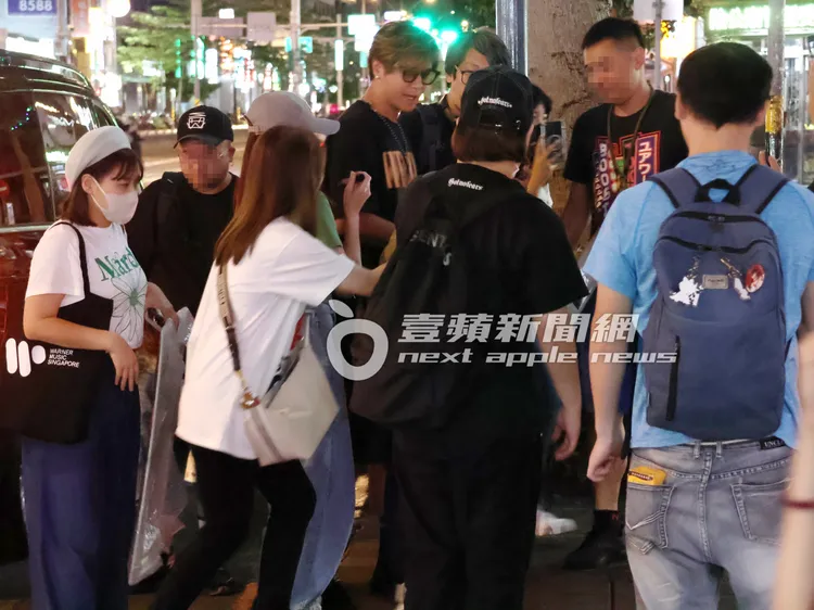 小豬（中）看見眾多粉絲十分開心欣慰。特勤中心攝