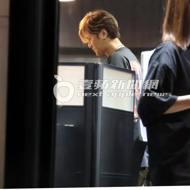 羅志祥在經紀公司內吹冷氣避暑，忙著練習月底演唱會新舞步。特勤中心攝