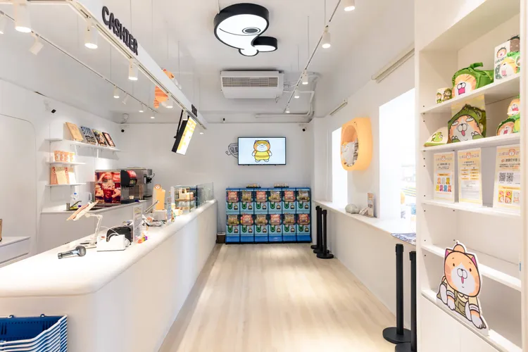 40坪的白爛貓雜貨舖內集結超過300項白爛貓週邊商品。廠商提供 