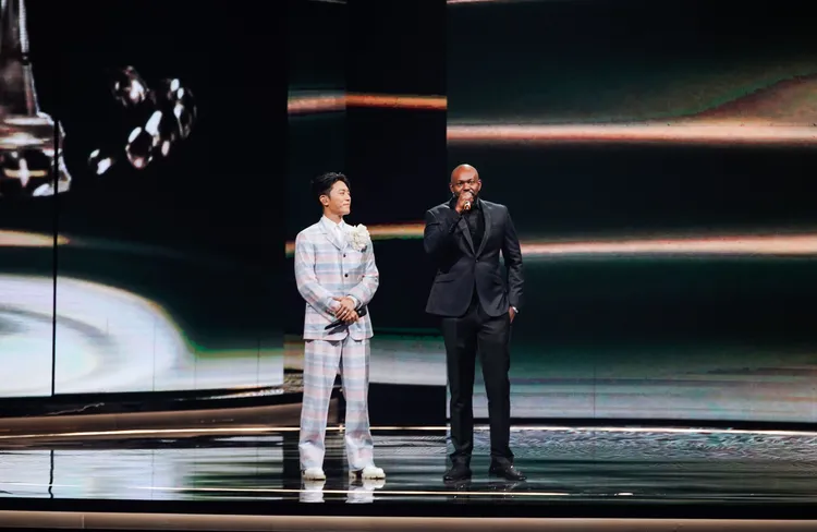 韋禮安（左）中間串場。台視提供