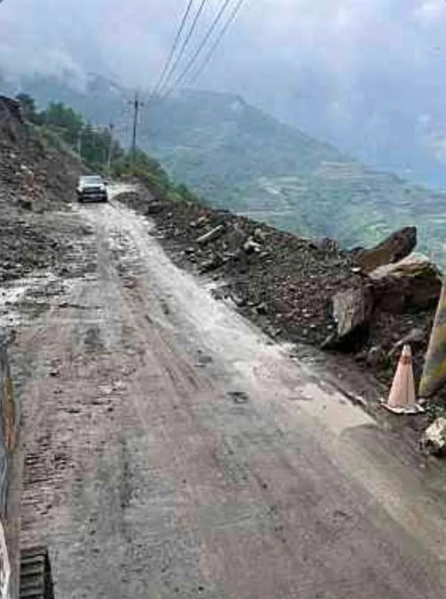 力行產業道路逢雨必坍，目前整修中。翻攝畫面
