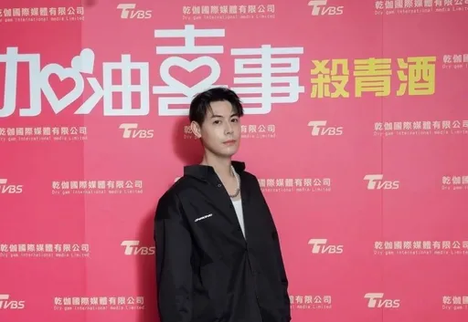 前SpeXial成員Teddy破相!衰遇正妹砸玻璃下跪 碎片飛噴濺血