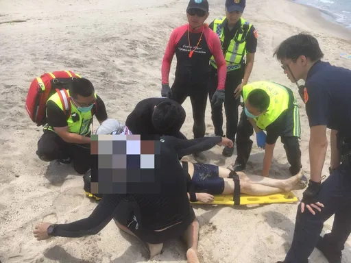萬里海水浴場父子溺水 43歲爸救上岸已無生命跡象