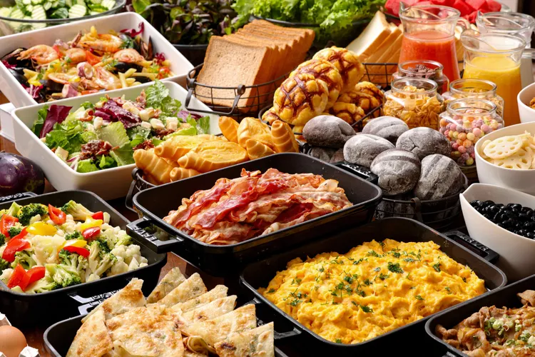 入住的房客均享義饗食堂活力早餐。捷絲旅提供