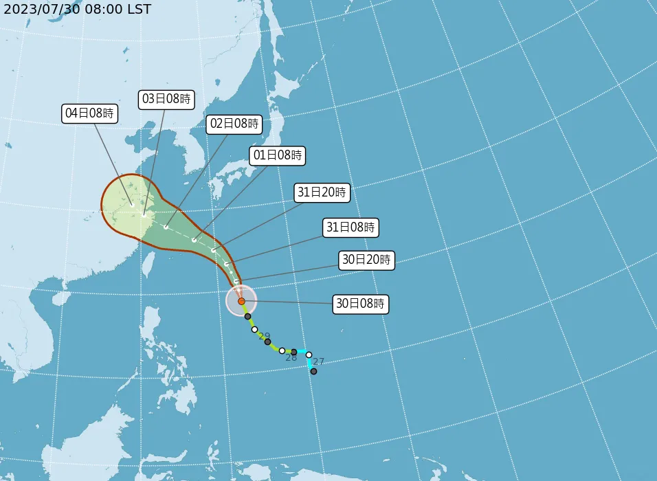 中央氣象局今日(7/30)上午8時的卡努颱風路徑預測顯示,颱風中心料將從本島北方海面通過。翻攝自中央氣象局