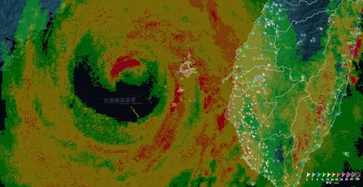 杜蘇芮雙眼牆「外圈正吃掉內圈」！最強核心侵襲這縣市　氣象局發布國家級警報