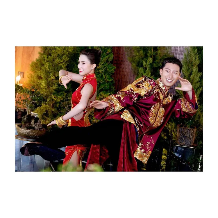 何超蓮（左）和竇驍今年4月在峇里島完婚，但近來她透露已1個月沒見到老公。翻攝何超蓮IG