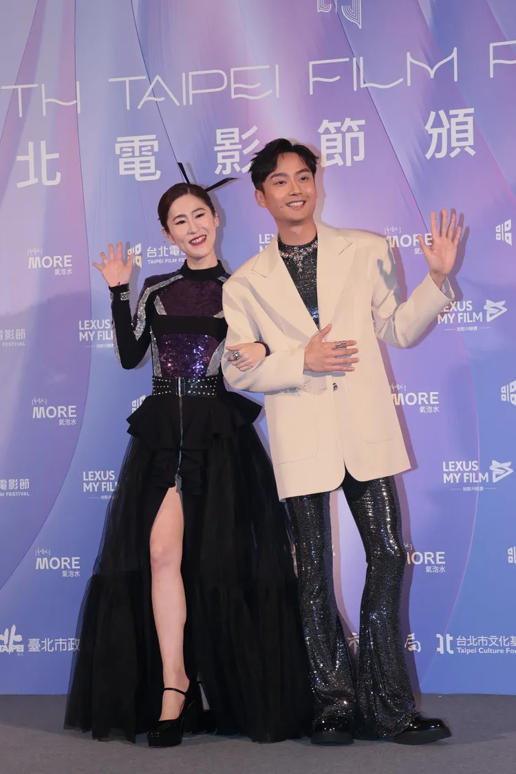 典禮主持人百白、大鶴（林鶴軒）。彭欣偉攝