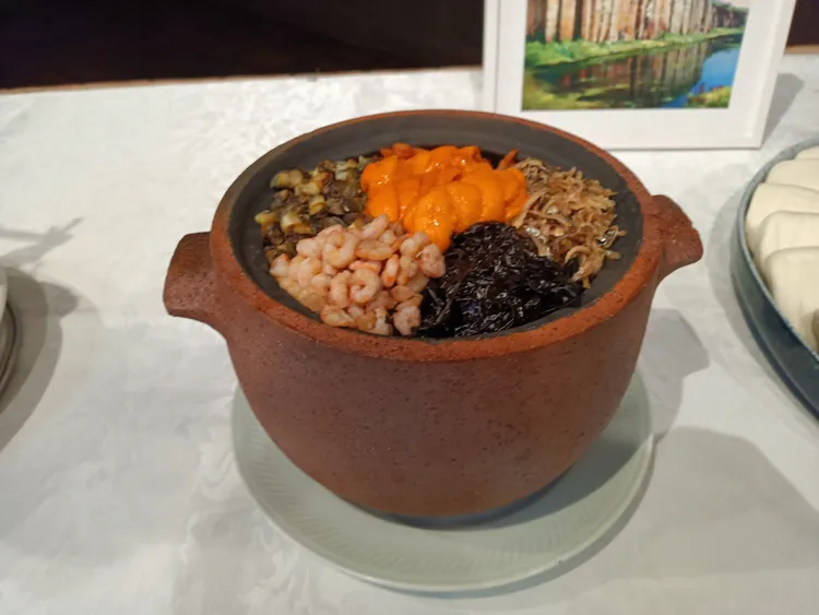 蚵仔酸瓜麵線煎。澎管處提供