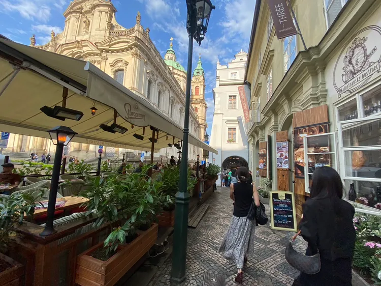 布拉格這邊的觀光客相較羅馬和巴黎復甦比較慢。陳怡文攝