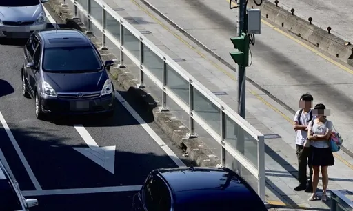 不讓行人？違規右轉撞傷路人　新加坡駕駛被抓起關還吊銷駕照