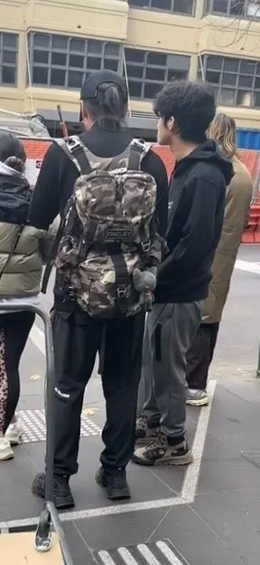 謝霆鋒與Lucas站一塊，身高已經差不多高了，而謝霆鋒的官方身高是175公分。翻攝芒果撈小萌主微博