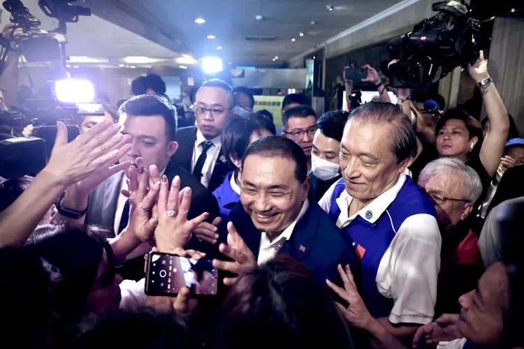 國民黨總統參選人侯友宜今出席全國軍公教警消聯合總會大會。林林攝