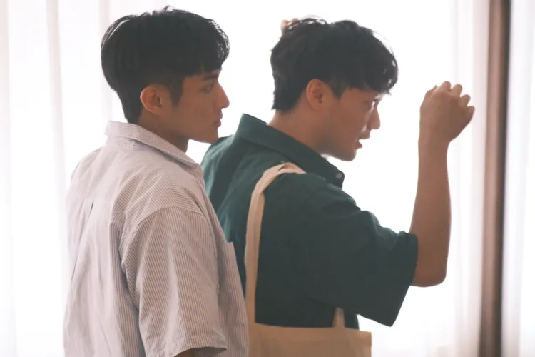 鄭宜農新歌MV嘗試以2個男生曖昧情感的碰撞為主軸發展。邊走邊聽有限公司提供