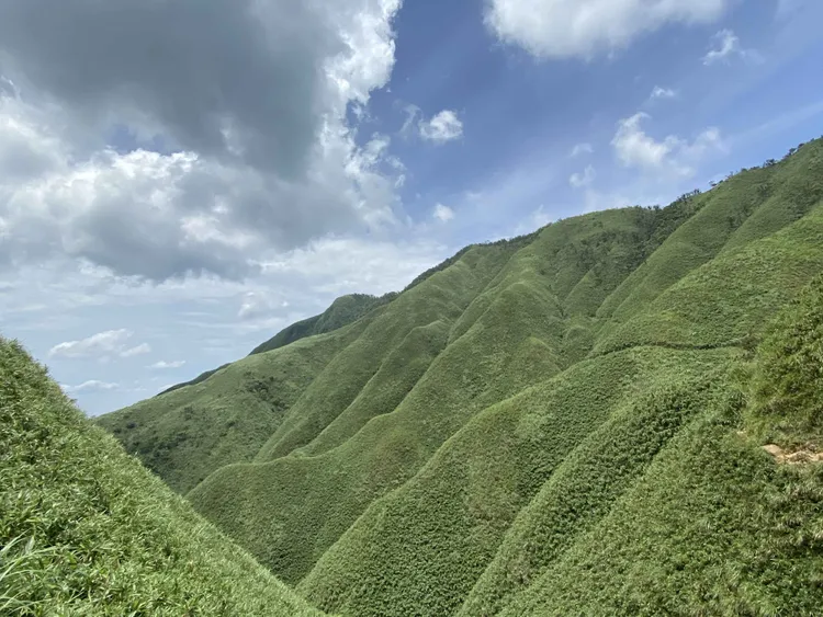 入住宜蘭礁溪館，也推薦旅人可到鄰近的熱門景點「抹茶山」。 捷絲旅提供 