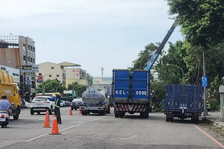 市府派員於中午11時許排除。市府提供