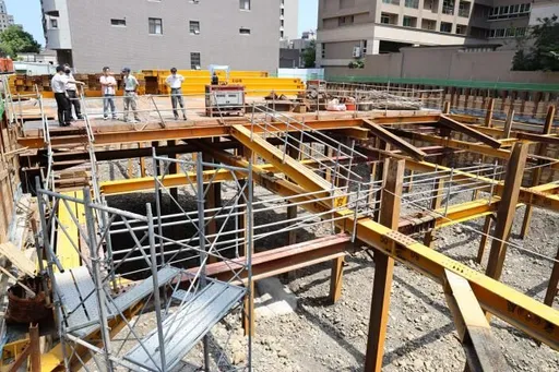 酷热狂喝一饮品消暑惊现「可乐尿」 医示警:恐横纹肌溶解致命