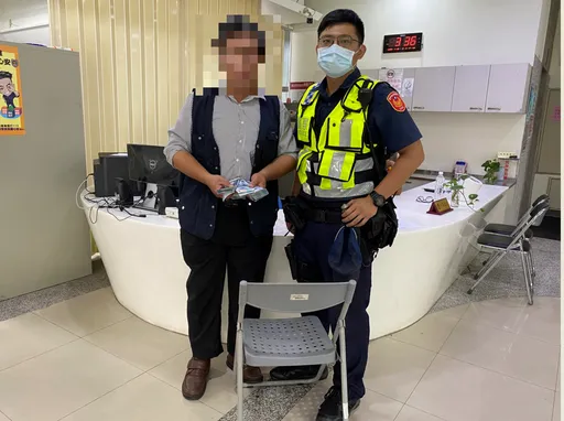 台中騎士糊塗了!沿路狂灑20萬千元大鈔 熱心民眾幫撿回18萬