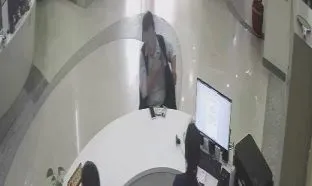 遺落現金的李男到派出所報案，才知道已有2人撿到18萬元送來招領。民眾提供