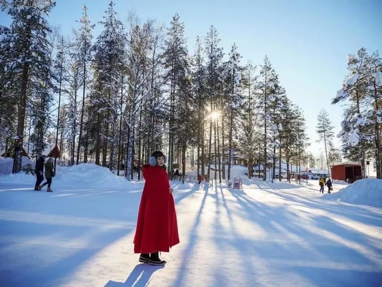 雪中的茵芙。真心娛樂提供