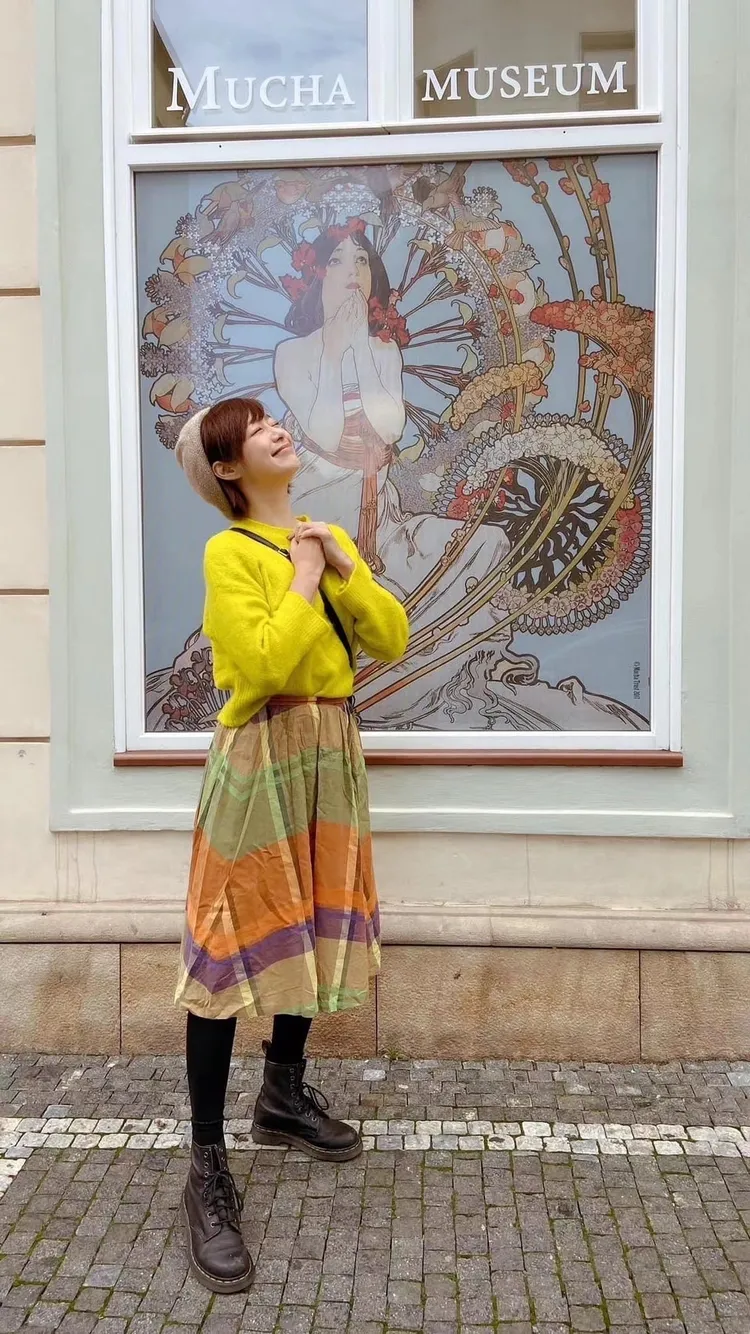 茵芙出國就算住青年旅館也開心。真心娛樂提供