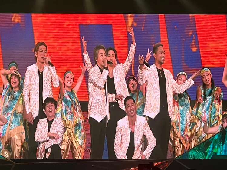 放浪家族賣力演唱，全場跟著嗨跳。陳薇安攝