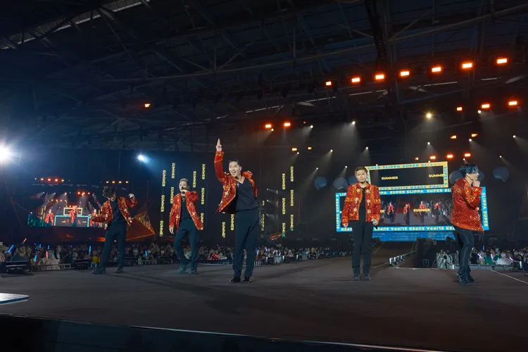 AKIRA（右三）領軍放浪二勢力。相信音樂提供