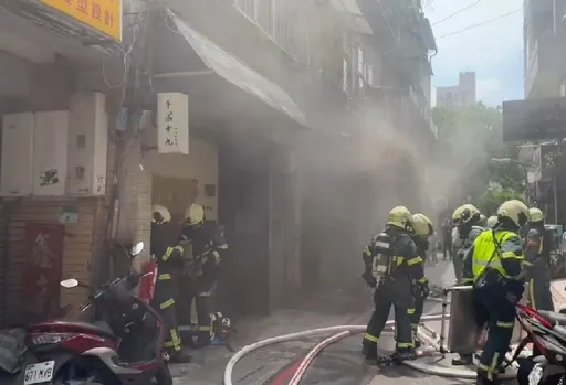 北市知名川菜館火警!顧客急疏散 2員工吸濃煙送醫檢查