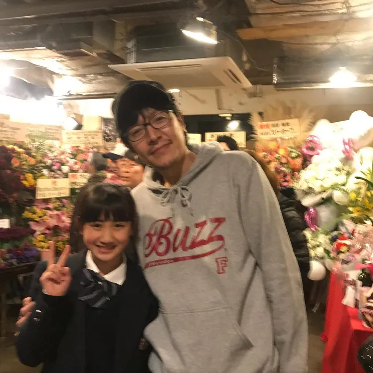 富永紗菜（左）和舞台劇導演高山和也合照。翻攝富永紗菜IG