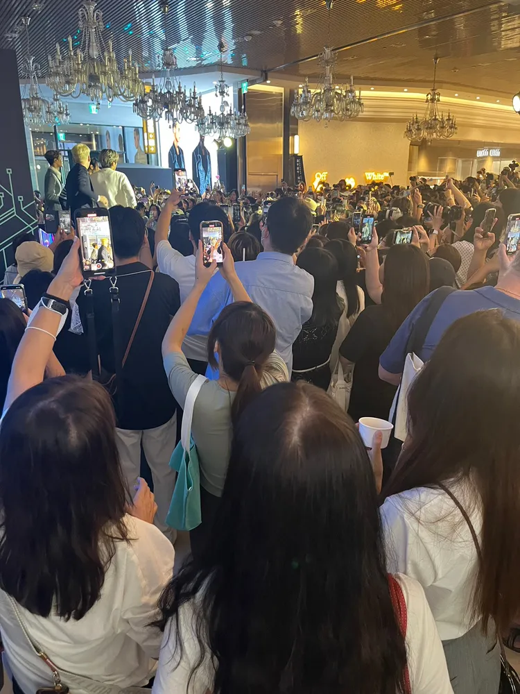 原子少年FEniX星光表演 現場人潮。