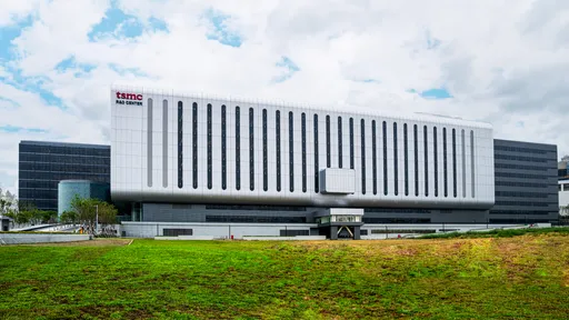 台積電研發中心佔地42座足球場!屋頂太陽能發電達287千瓦 9月逾7千人進駐