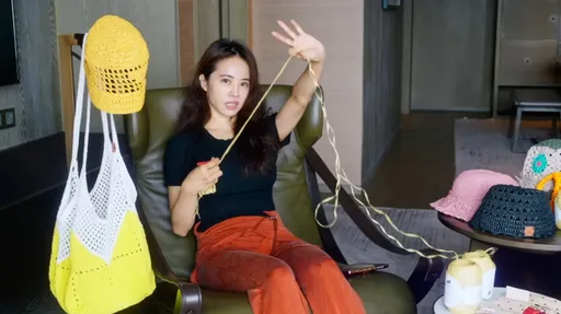 蔡依林變「織女」做編織包搞到手痛!三眼怪包吐蘋果大家看笑了