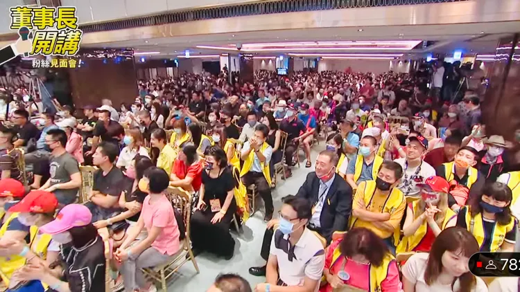 郭台銘多次暗示性字眼，引發台下掌聲。取自「董事長開講」直播