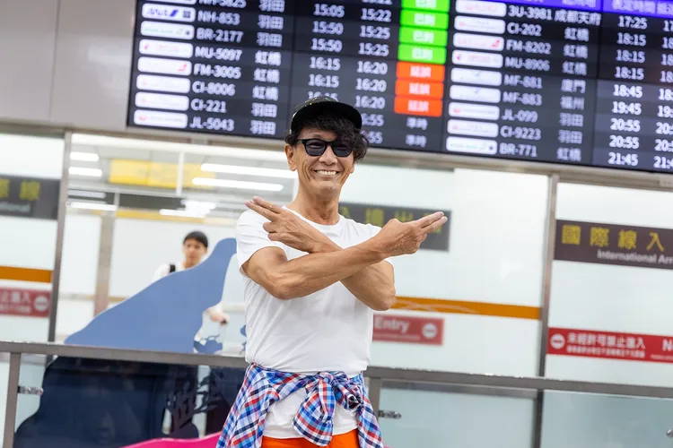 加藤鷹進軍亞洲最大成人直播平台SWAG，親授台灣男優性技巧。SWAG提供