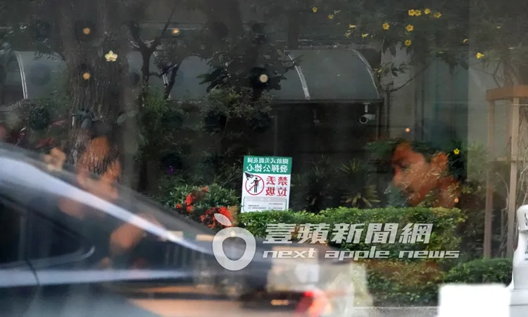 結束戶外活動，2人坐在餐廳內，享用著浪漫晚餐。特勤中心攝