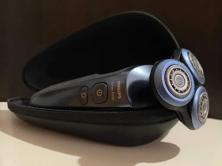 刮鬍刀絕對是男性日常必備品，送禮選擇飛利浦電動刮鬍刀，除了幫男性省下時間，如在購物網購物節購買更是可以直接省下一大筆費用。